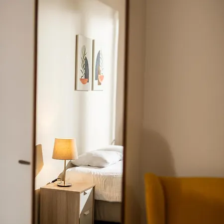 Apartment Spacious Located In The Pedestrian Zone *